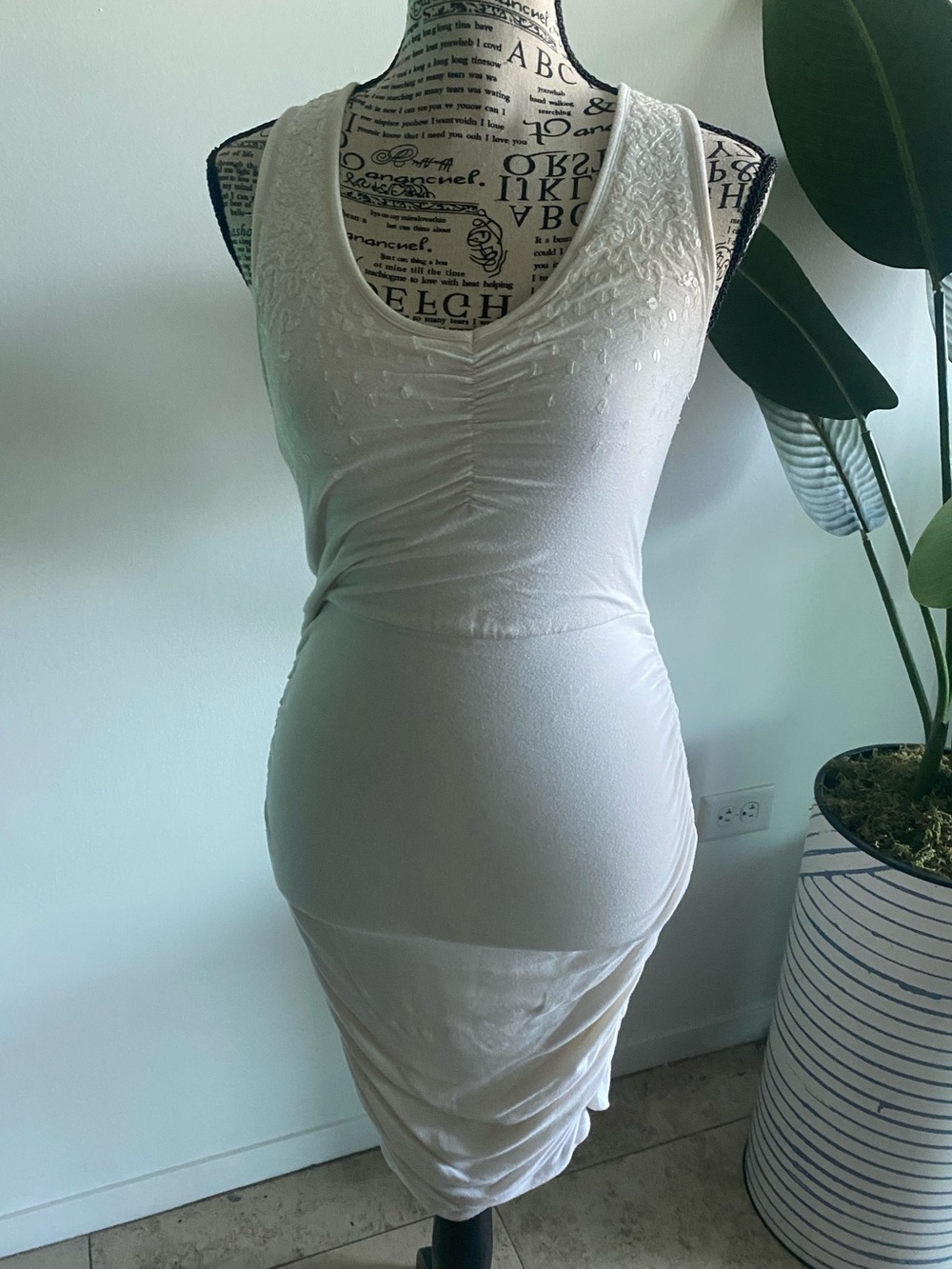 GUESS Flattering Ruched Sequin Dress! - Picture 2 of 11